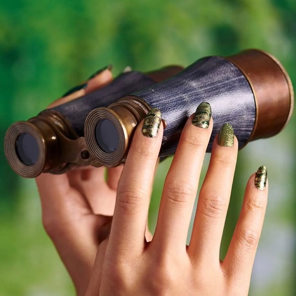 Color Street | Glam-ouflage glitzy camouflage color shifts green to gold glitter - Picture 7 of 9